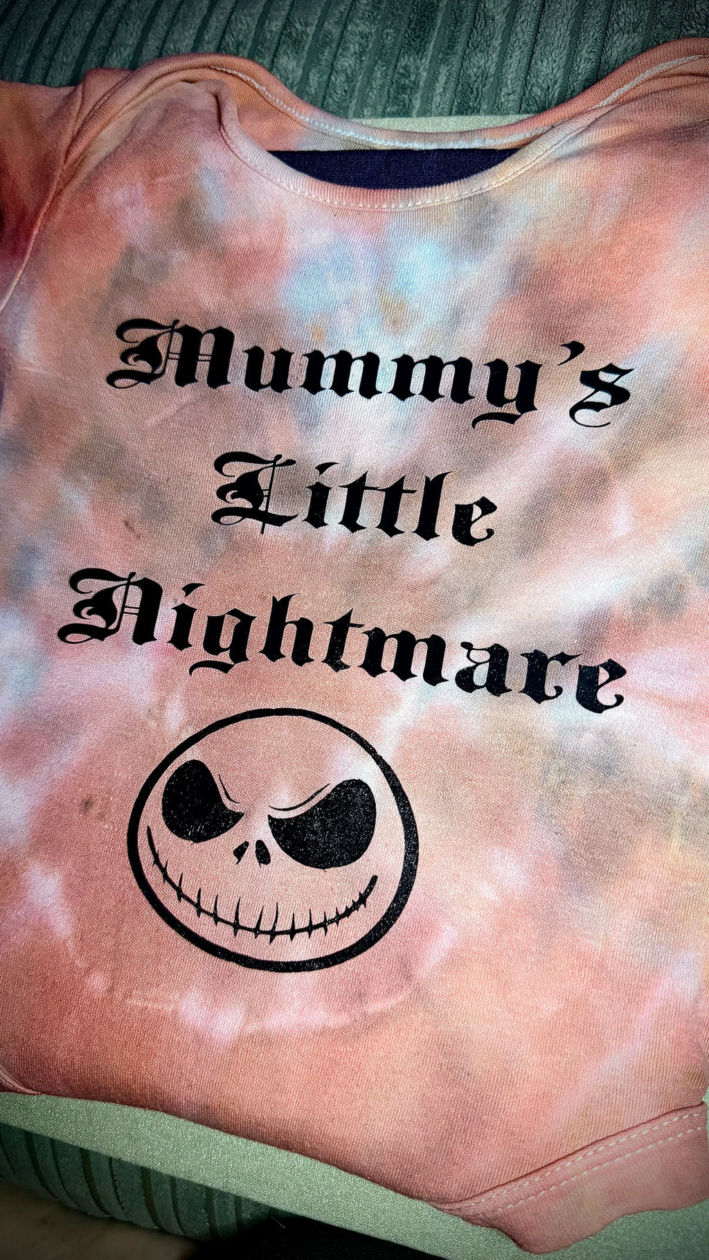 Tie-Dye baby vest 🦔🖤‘Mummy’s little nightmare’🖤🦔 Claxton Creations GB