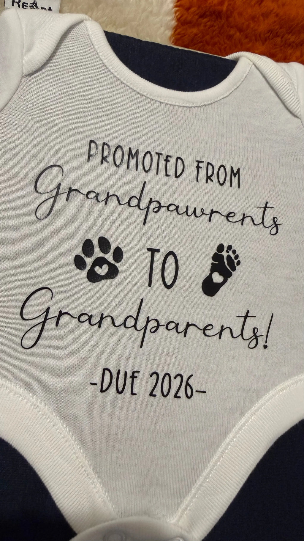 🤍 Pregnancy Announcement: ‘Grandpawrents to Grandparents’ 🐶Vinyl detailing white baby vest Claxton Creations GB