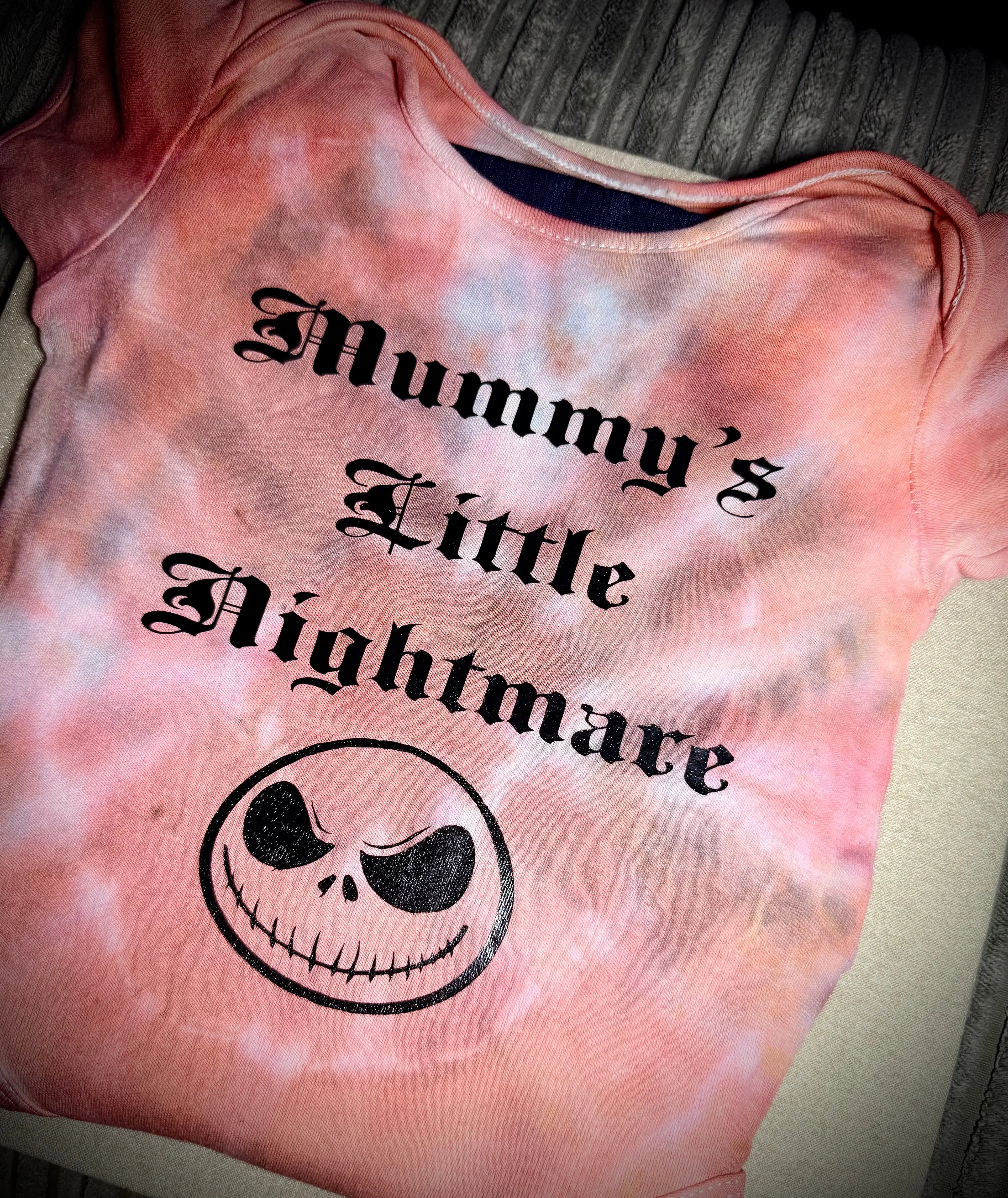 Tie-Dye baby vest 🦔🖤‘Mummy’s little nightmare’🖤🦔 Claxton Creations GB