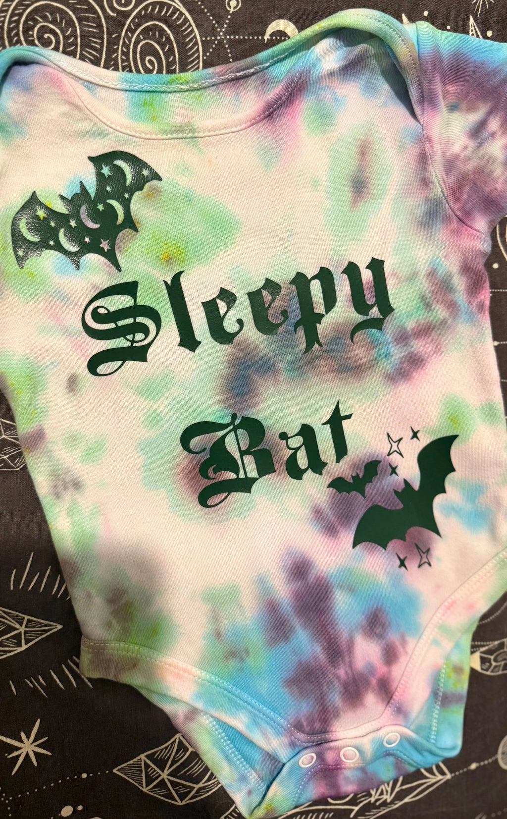 Tie-Dye baby vest 🦔🖤‘Sleepy Bat’🖤🦔 Claxton Creations GB