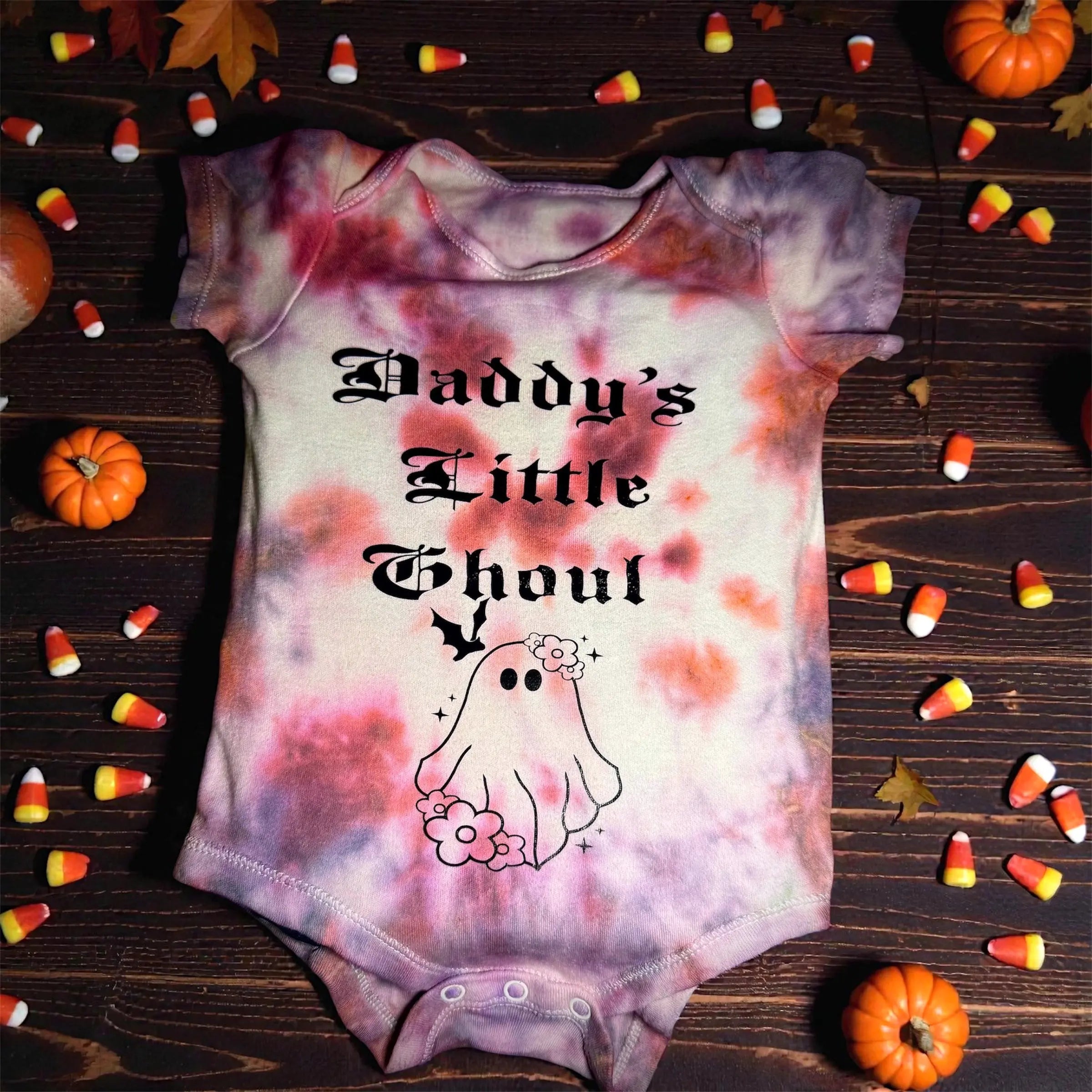 Tie-Dye baby vest 🦔🖤‘Daddy’s Little Ghoul’🖤🦔 Claxton Creations GB